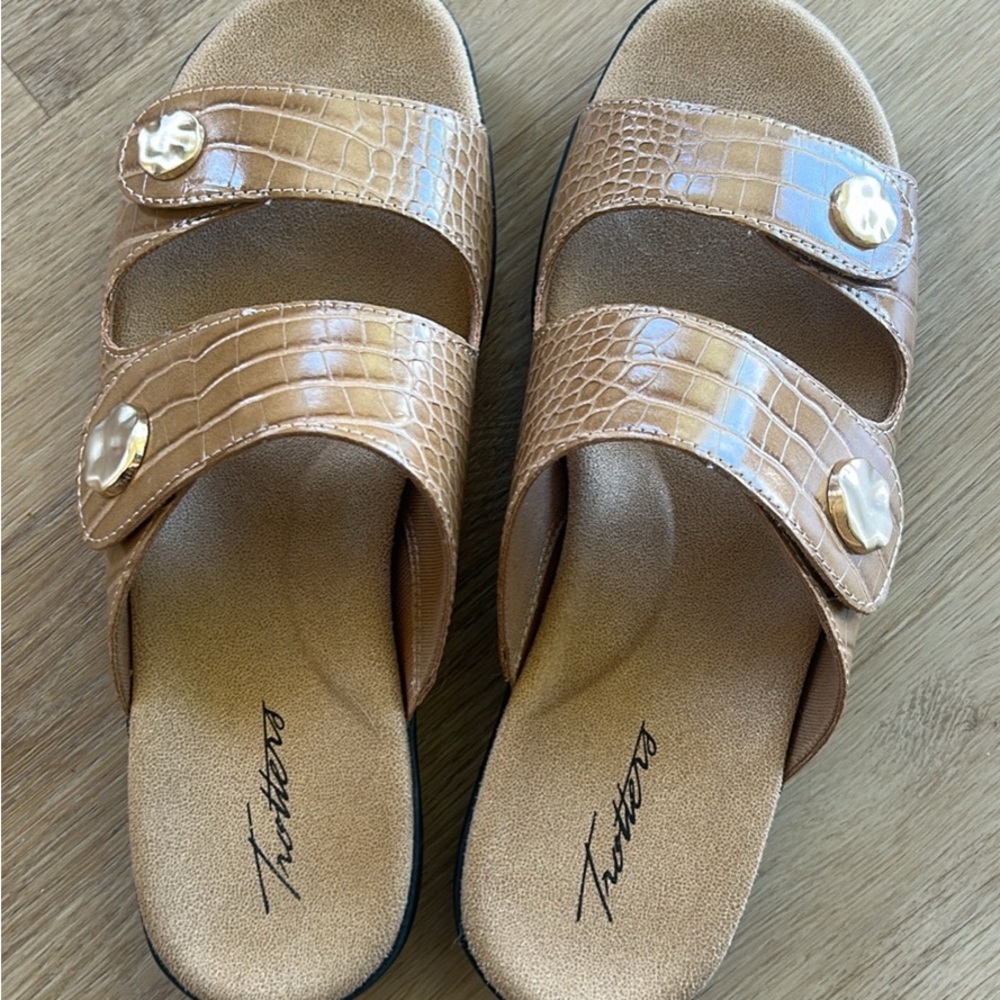 Trotters Women's Tan Sandals